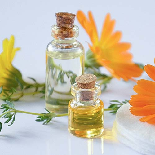 aromathérapie pot de crème composés aromatiques extraits de plantespharmacie du Centre